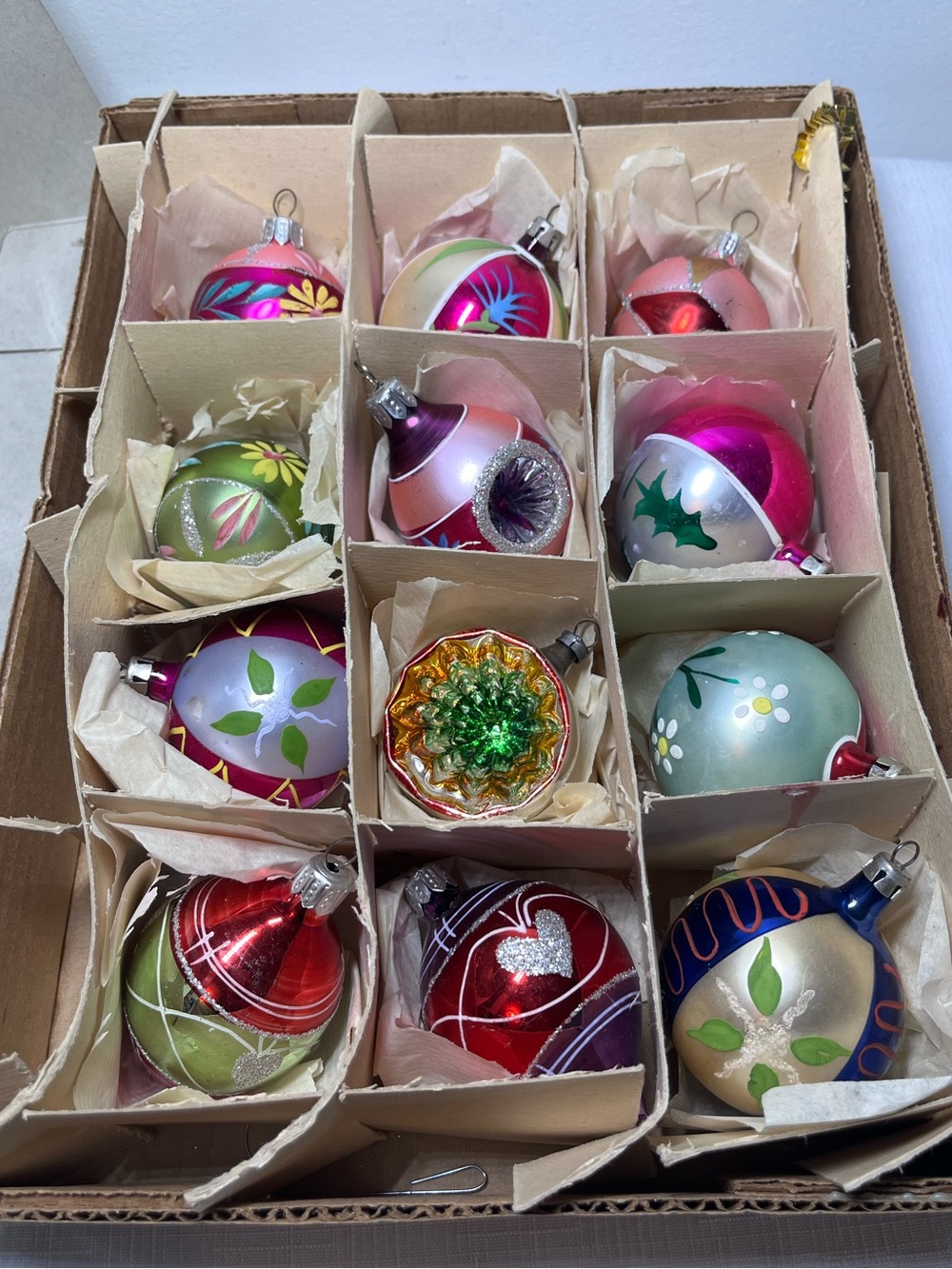 Vintage Glass Christmas Ornament Set
2 indented
So cool!